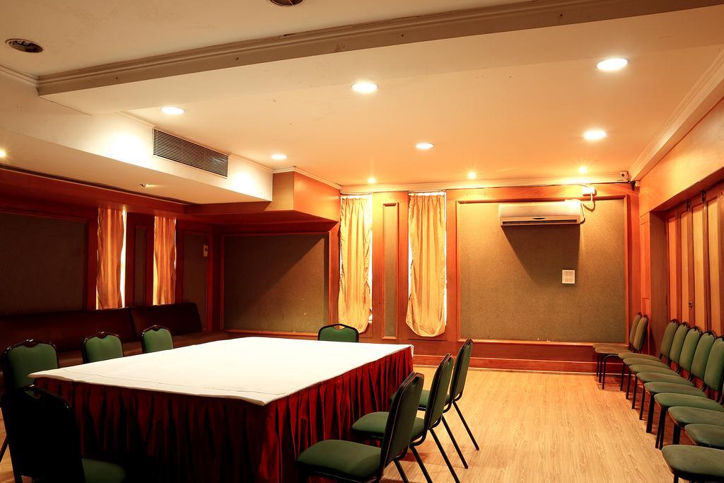 The Circle Club Inn Kolkata Exterior photo